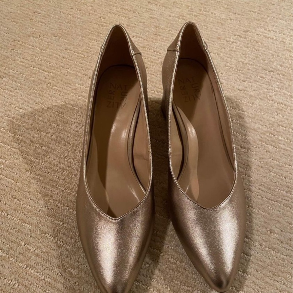 New Naturalizer gold pump, size 9, office, night out, holiday party - Picture 2 of 9